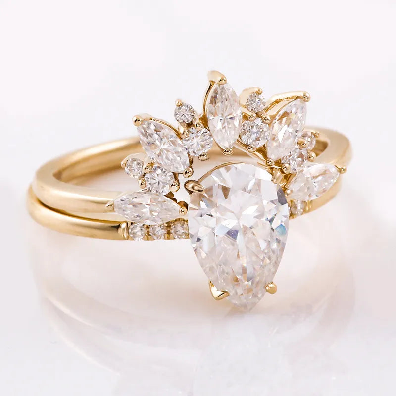 1.5ct VVS Pear Moissanite With Marquise Moissanite Ring Set