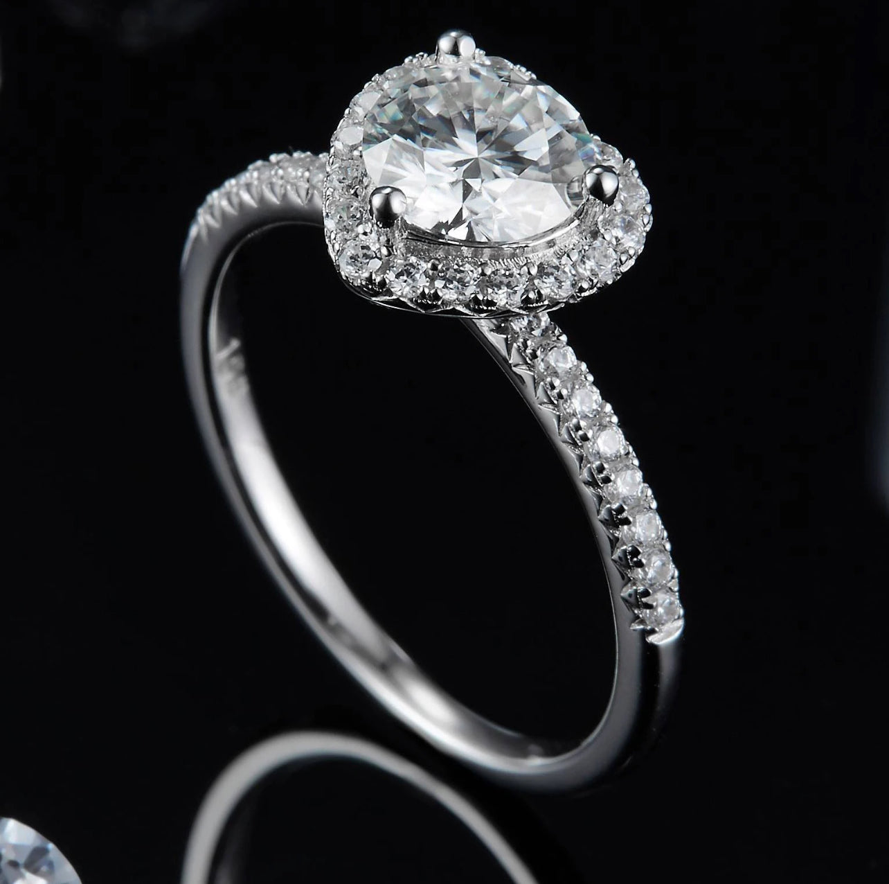 Halo Heart VVS Moissanite Diamond Ring