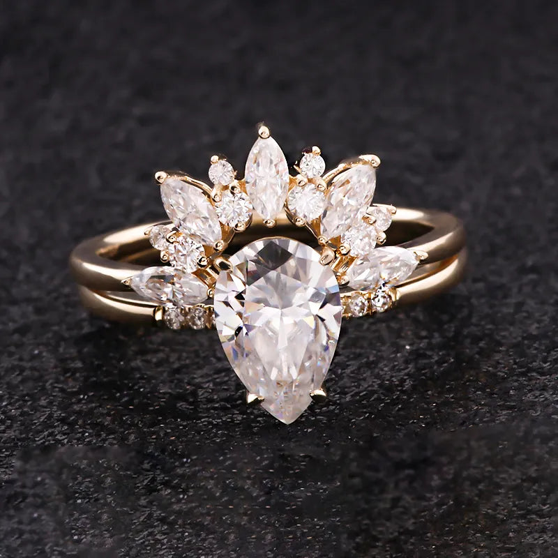 1.5ct VVS Pear Moissanite With Marquise Moissanite Ring Set