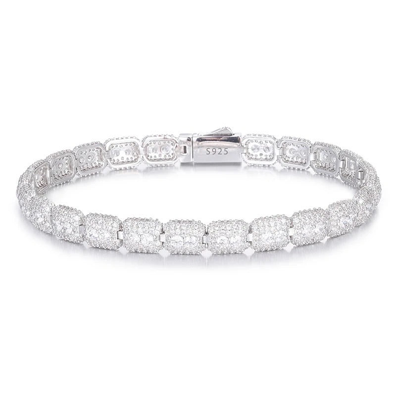 Claw Set Round Brilliant Cut VVS Moissanite Diamond Bracelet