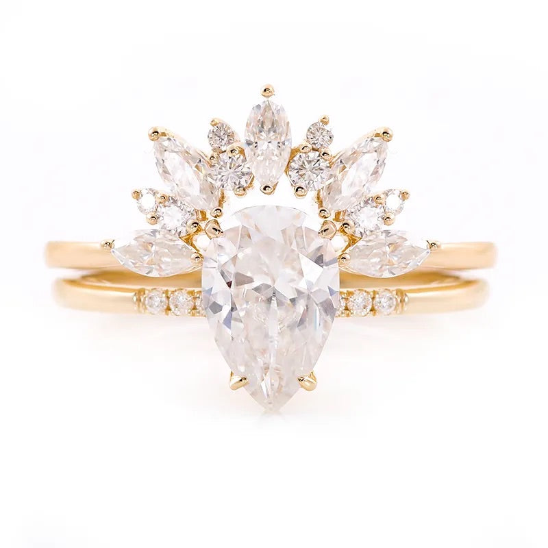 1.5ct VVS Pear Moissanite With Marquise Moissanite Ring Set