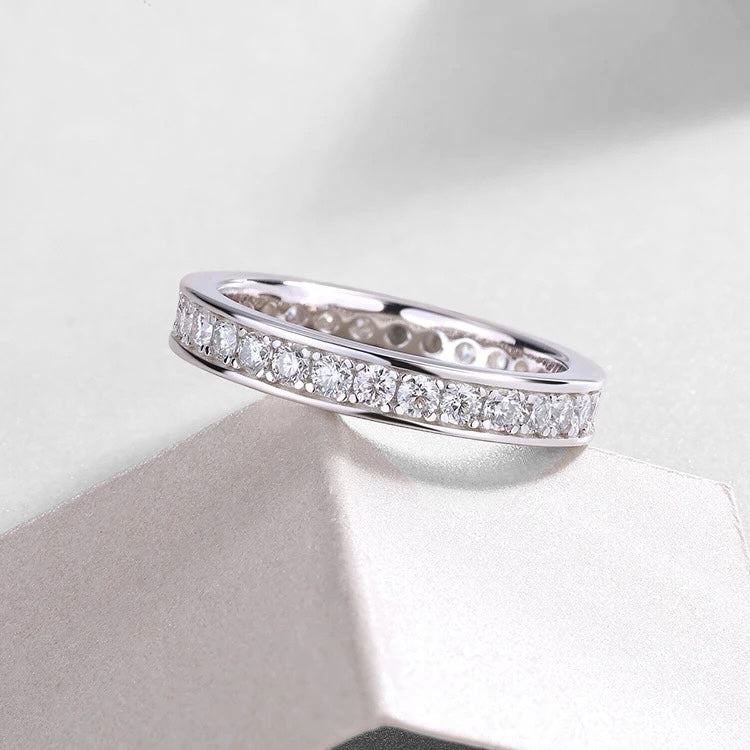 VVS Moissanite Diamond Band